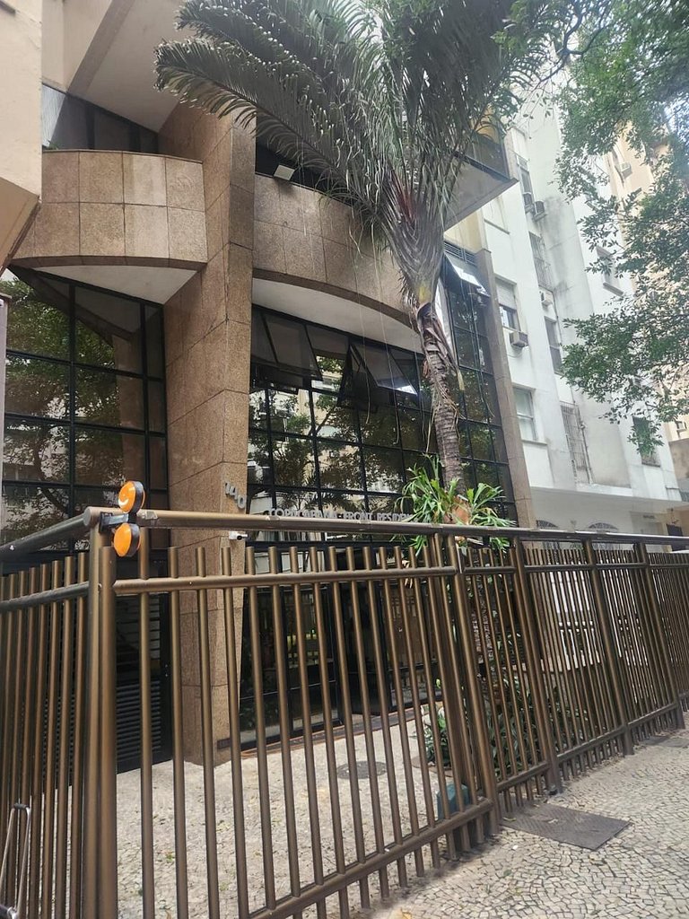 2 Quartos + Varanda + Vaga | Posto 4,Copacabana